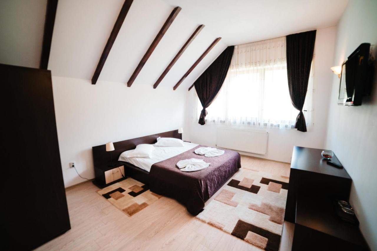 Hotel Boutique Garden Resort By Brancoveanu Moieciu de Jos Luaran gambar